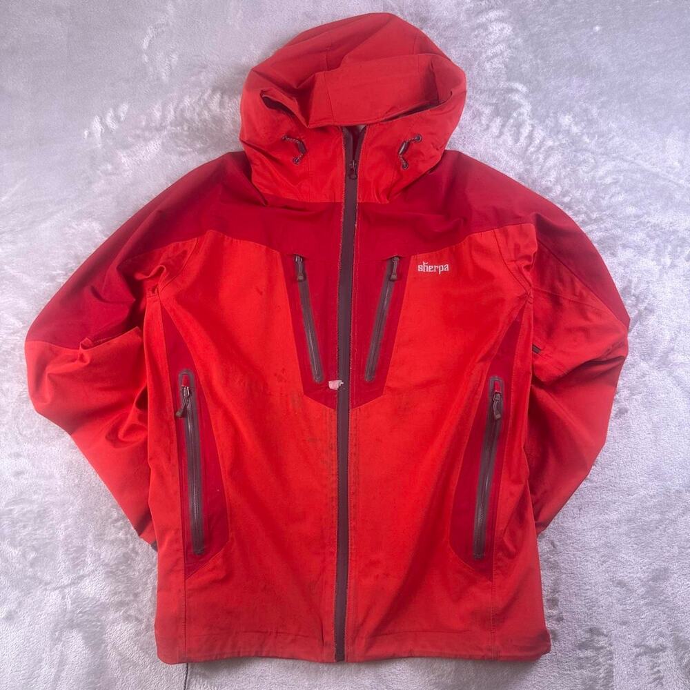 Sherpa Adventure Gear Soft Shell Jacket Men’s Medium Red Hooded Outdoor